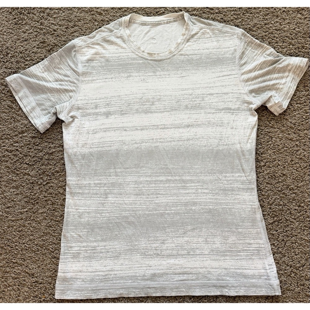 Lululemon Men's sz M fits long White Stripe Gray Graphic Short Sleeve Shirt Camo